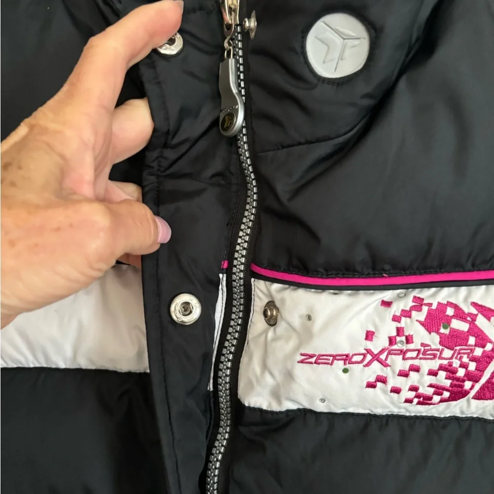 ZEROXPOSUR. Super cute girls puffer vest with a‎ little bling.
